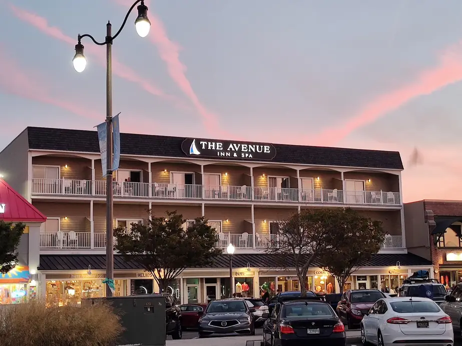 The Avenue Inn at dusk, with the spa in the shops below